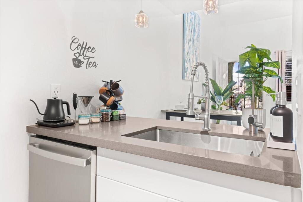 Ferienwohnung The Hidden Gem, King Bed & Hot Tub! Chandler Exterior foto