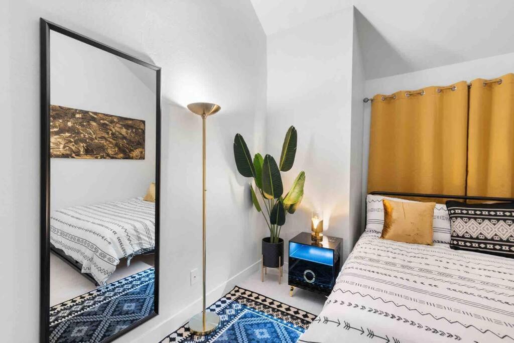 Ferienwohnung The Hidden Gem, King Bed & Hot Tub! Chandler Exterior foto